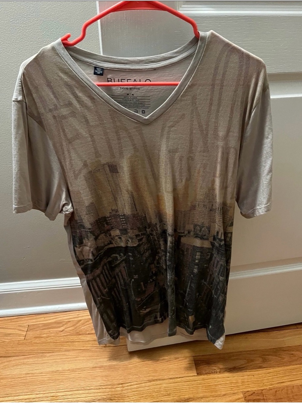 Men’s Buffalo David Button V-Neck Shirt Size Medium